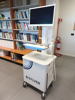L'ecografo sperimentale Sylver di Resolve Stroke, su carrello mobile